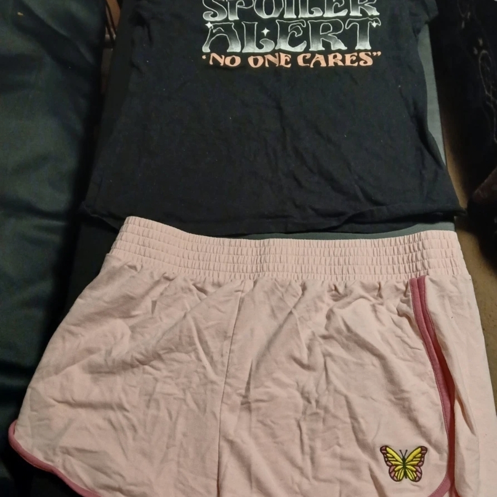 Women Outfit Wound Up Black T Shirt Xxl & No Boundaries Short Shorts Pink Xxl